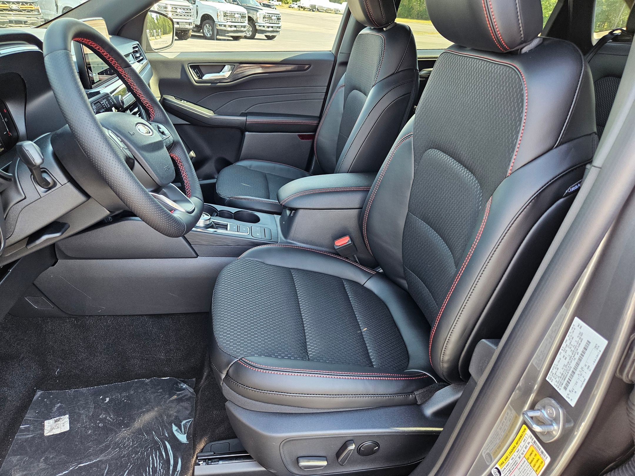 2025 Ford Escape ST-Line photo 2