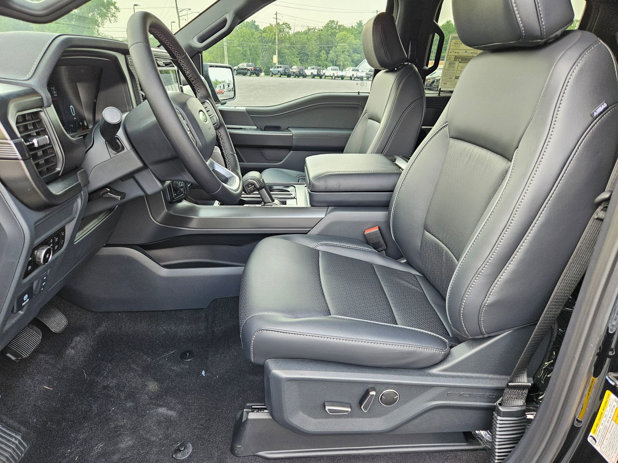 2025 Ford F-150 Lariat photo 4