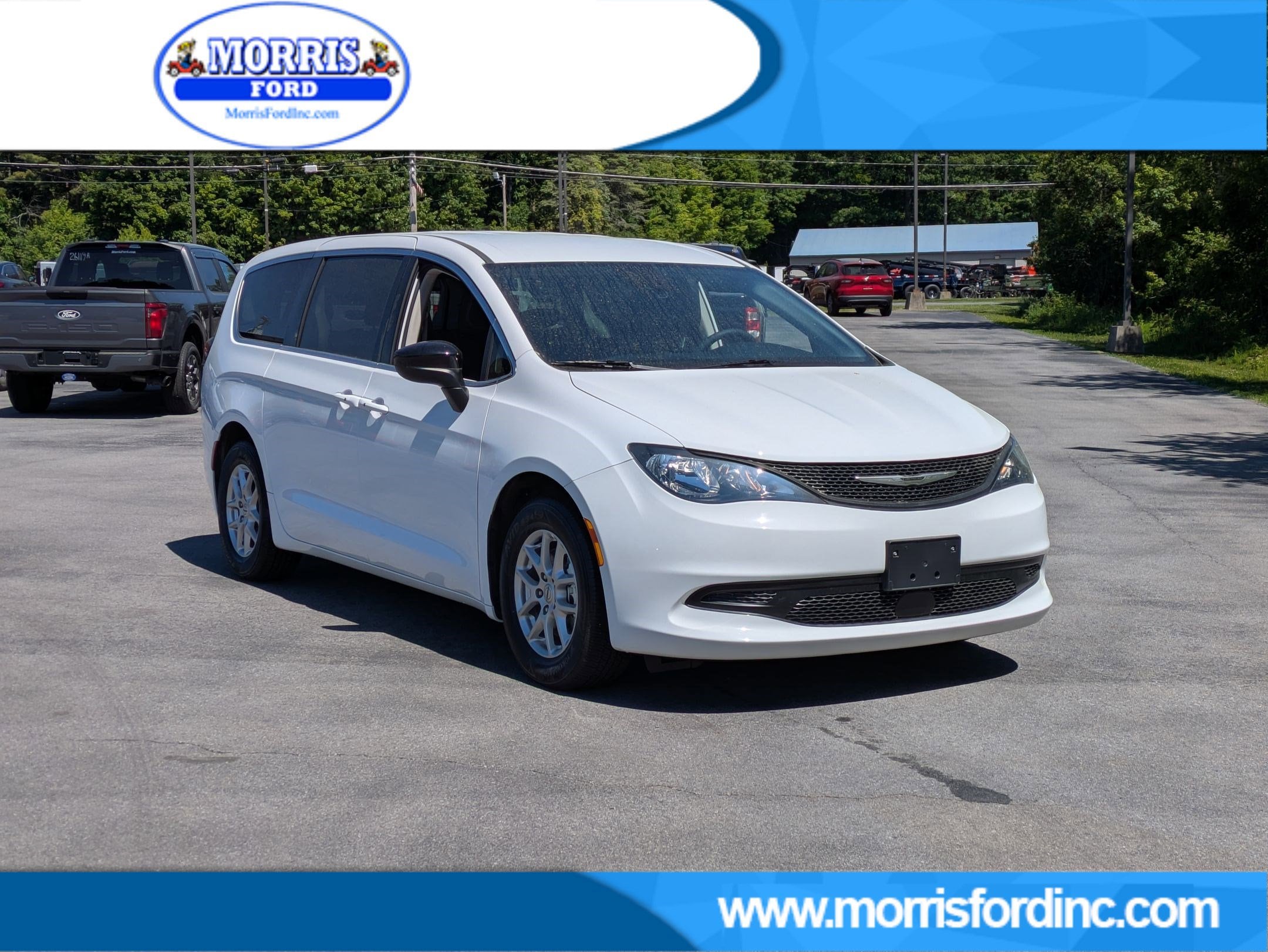 2024 Chrysler Voyager LX's photo