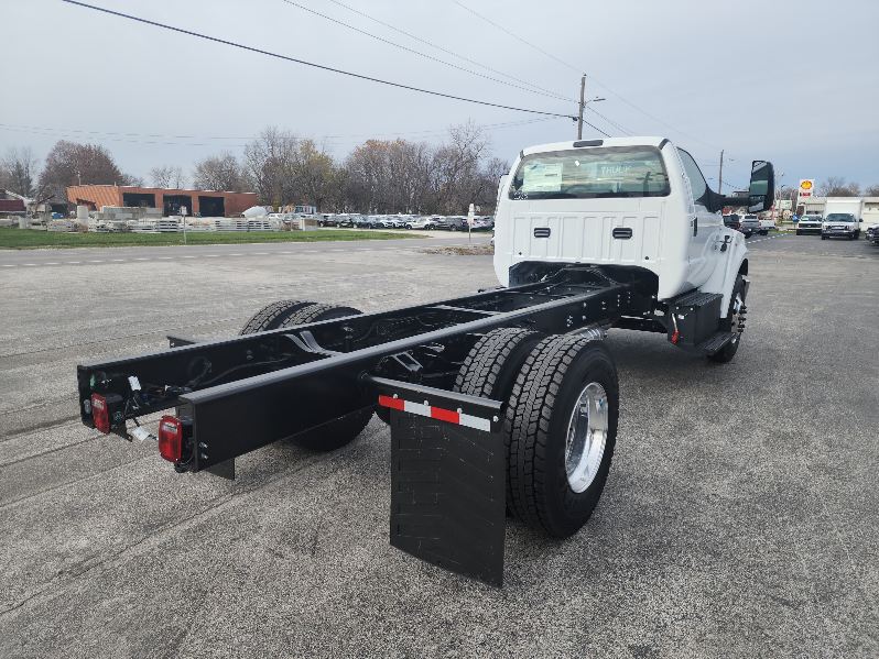 2025 Ford F-750 Base photo 4