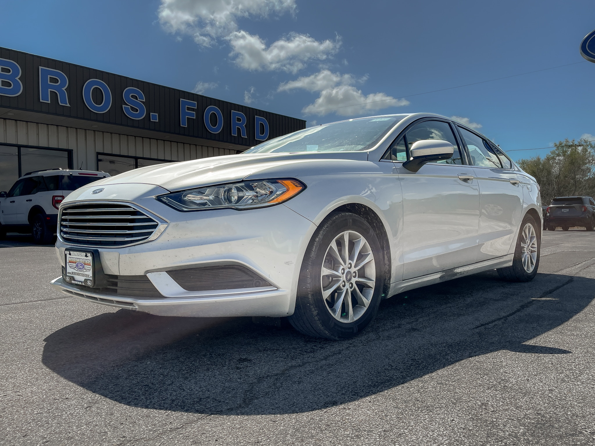 Used 2017 Ford Fusion SE with VIN 3FA6P0H7XHR164364 for sale in Greenfield, IL