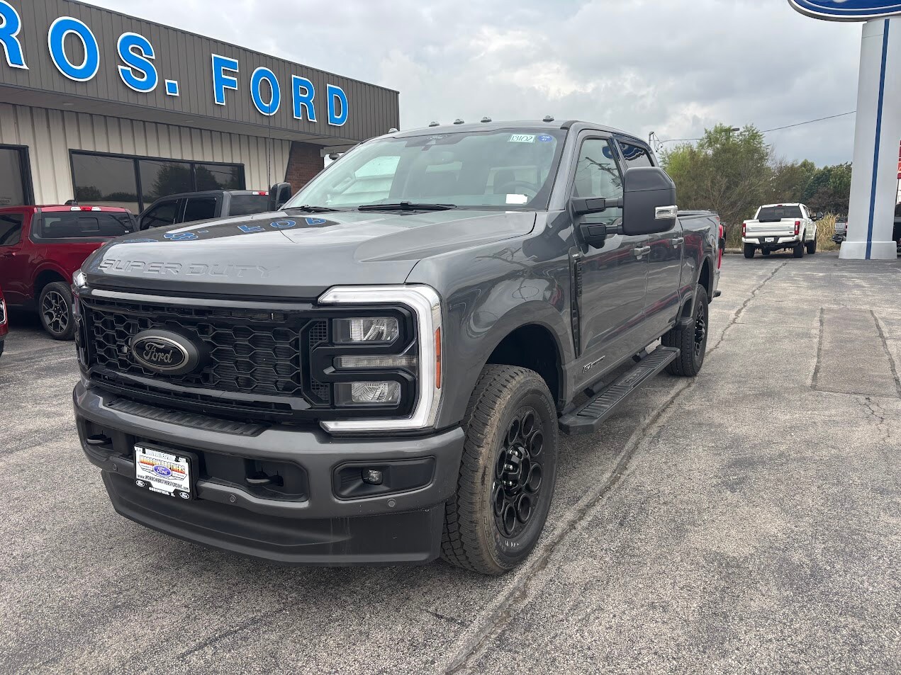2025 Ford F-350 Lariat photo 2