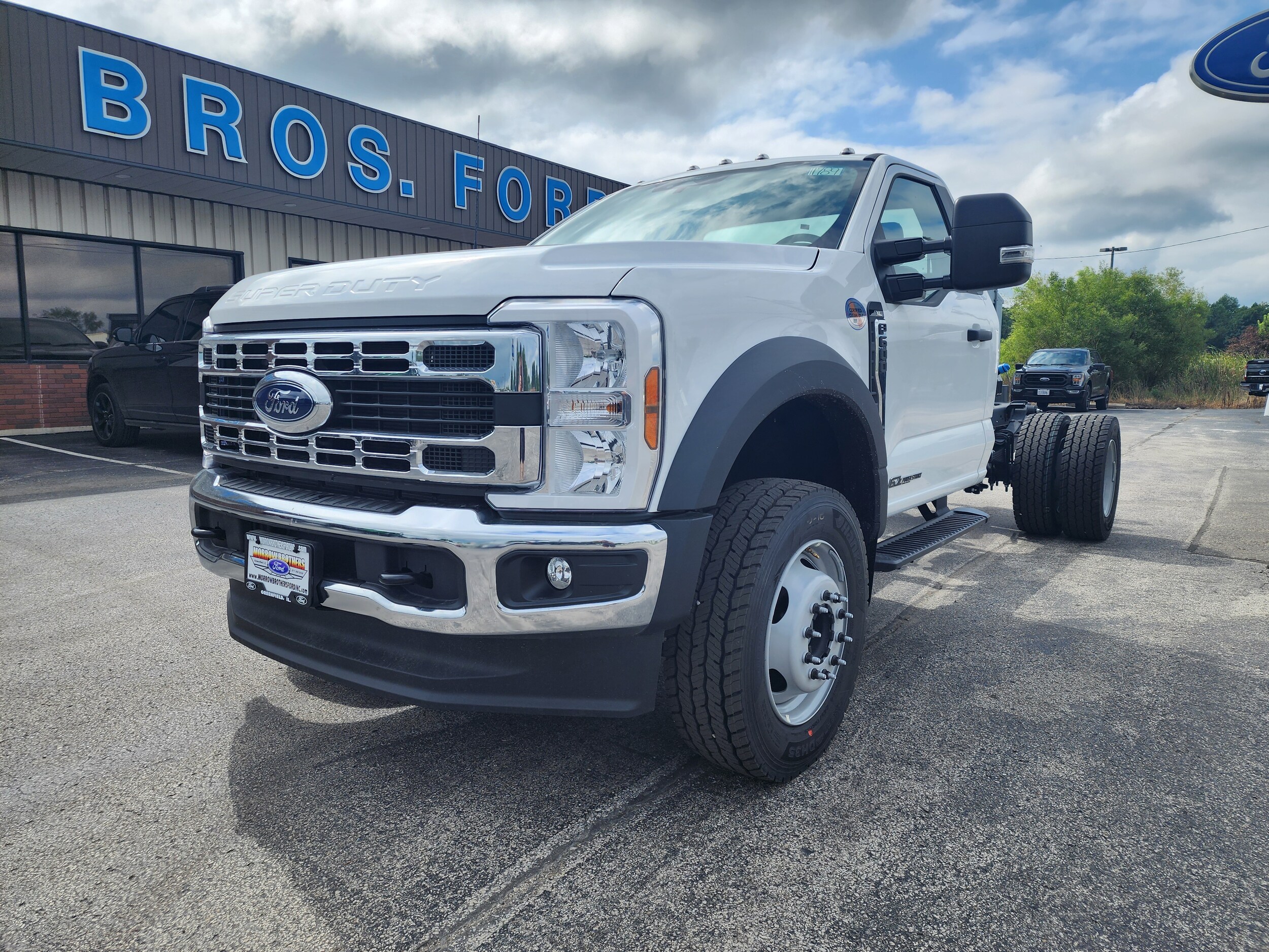 2024 Ford F-600 photo 2
