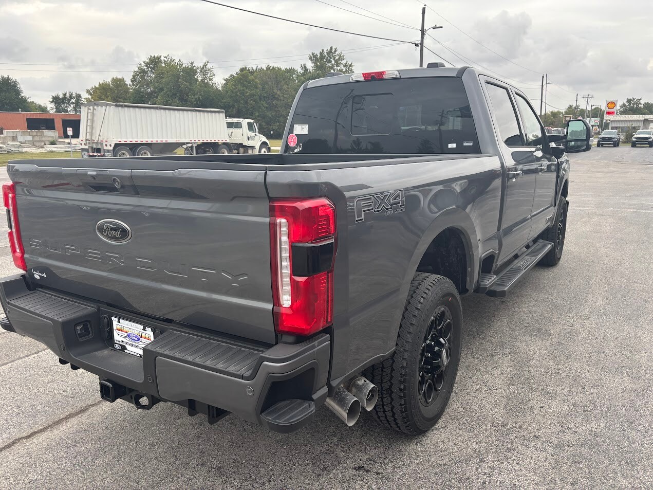 2025 Ford F-350 Lariat photo 4