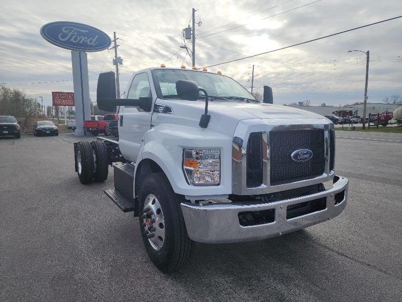 2025 Ford F-750 Base photo 3