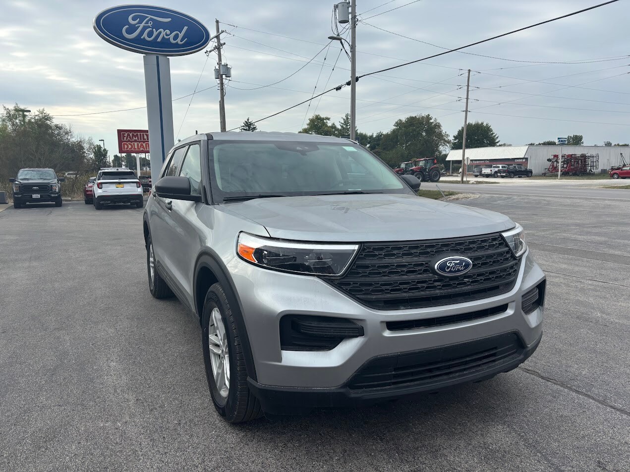 2024 Ford Explorer Base photo 3