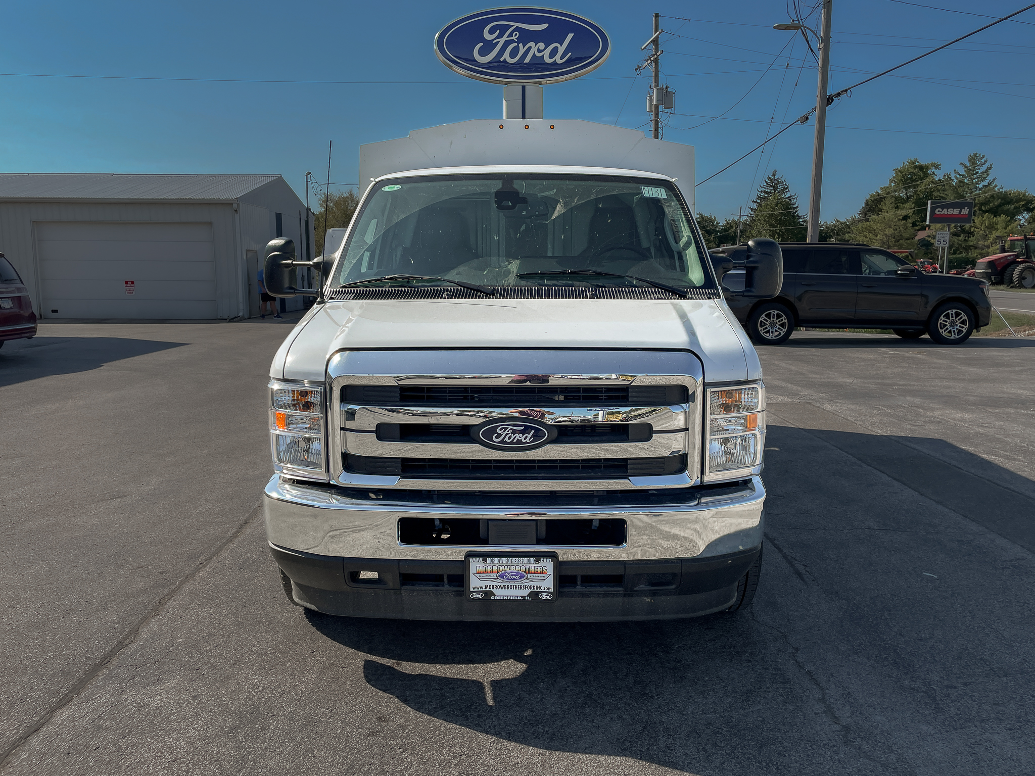 2027 Ford E-350 Cutaway Base Truck