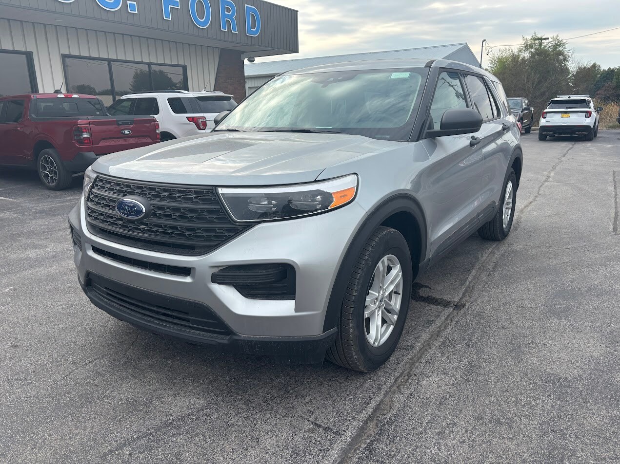 2024 Ford Explorer Base photo 2