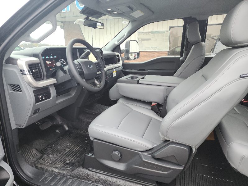 2024 Ford F-450 Super Duty Chassis Cab XL - Photo 7