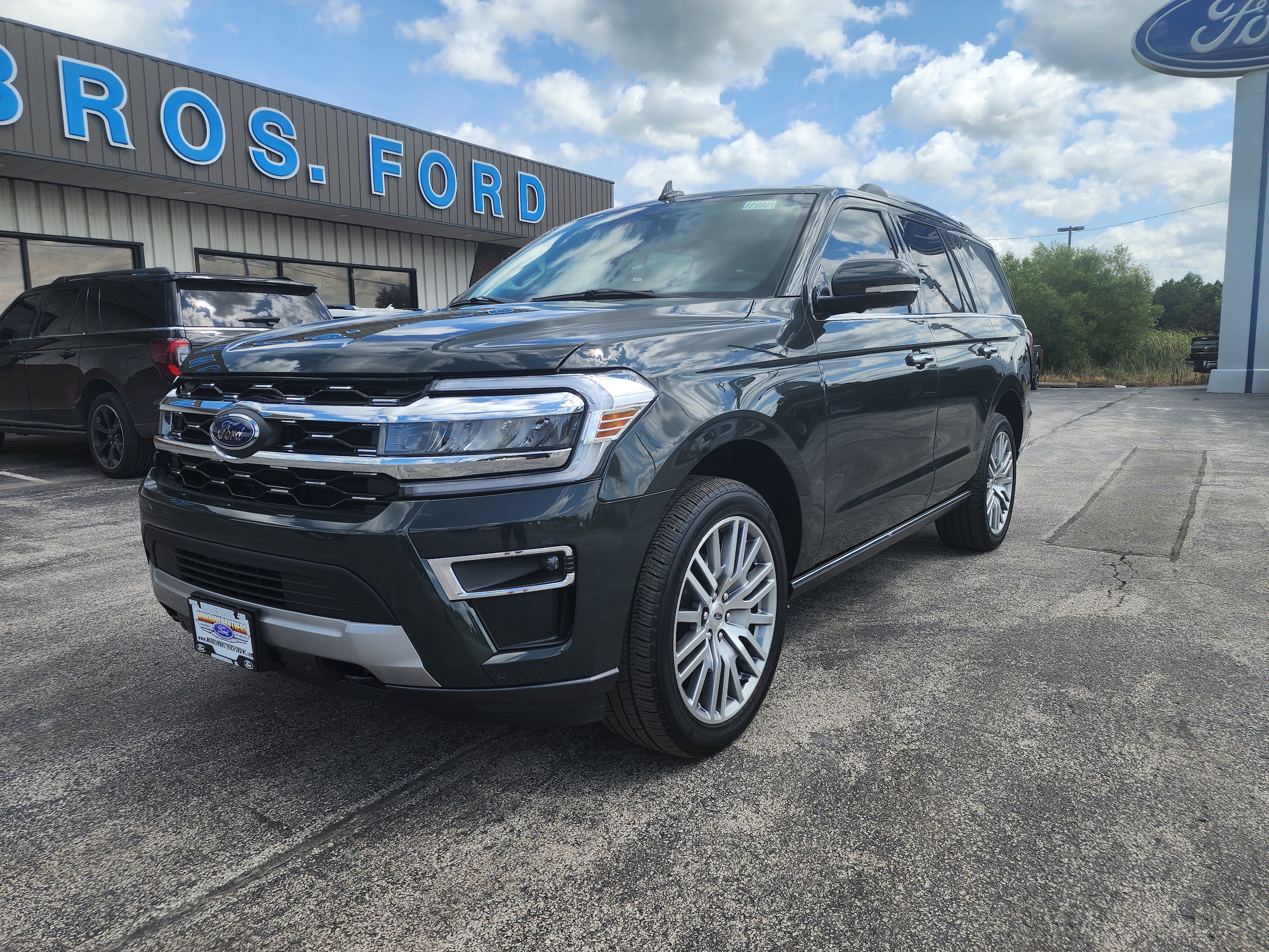 Used 2022 Ford Expedition Limited with VIN 1FMJU2AT5NEA50458 for sale in Greenfield, IL