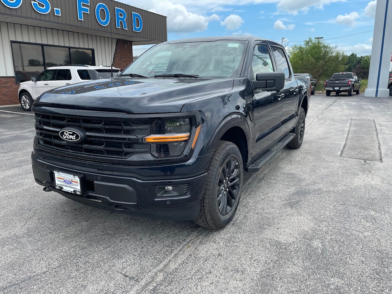 2025 Ford F-150 XLT photo 2