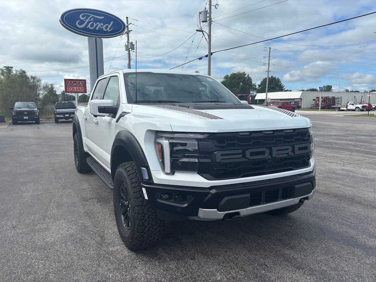 2025 Ford F-150 Raptor photo 2
