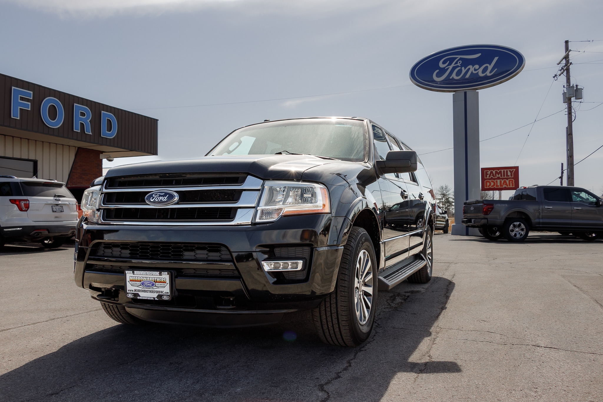 Used 2017 Ford Expedition XLT with VIN 1FMJK1JT2HEA39969 for sale in Greenfield, IL