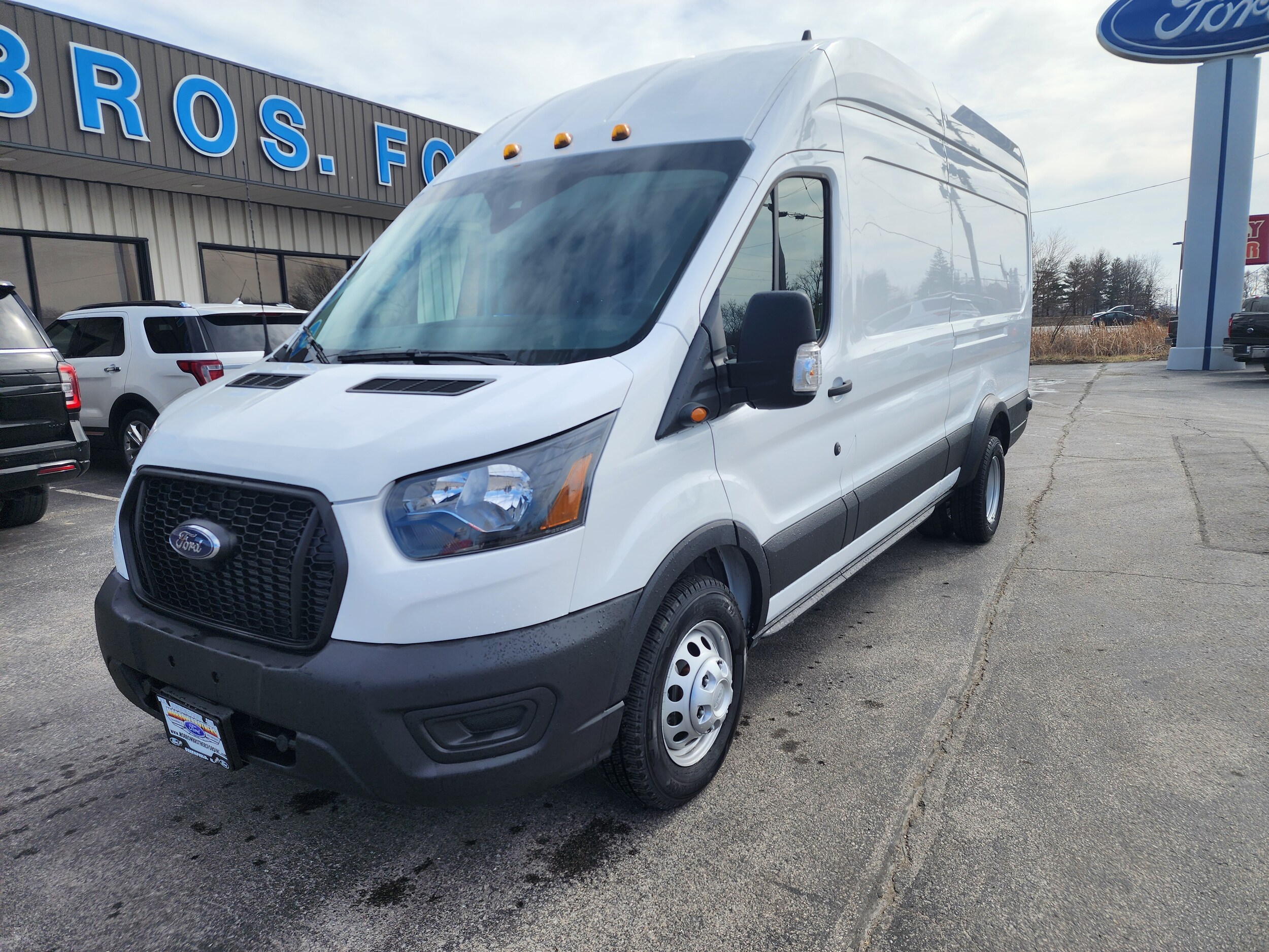 2023 Ford Transit photo 2