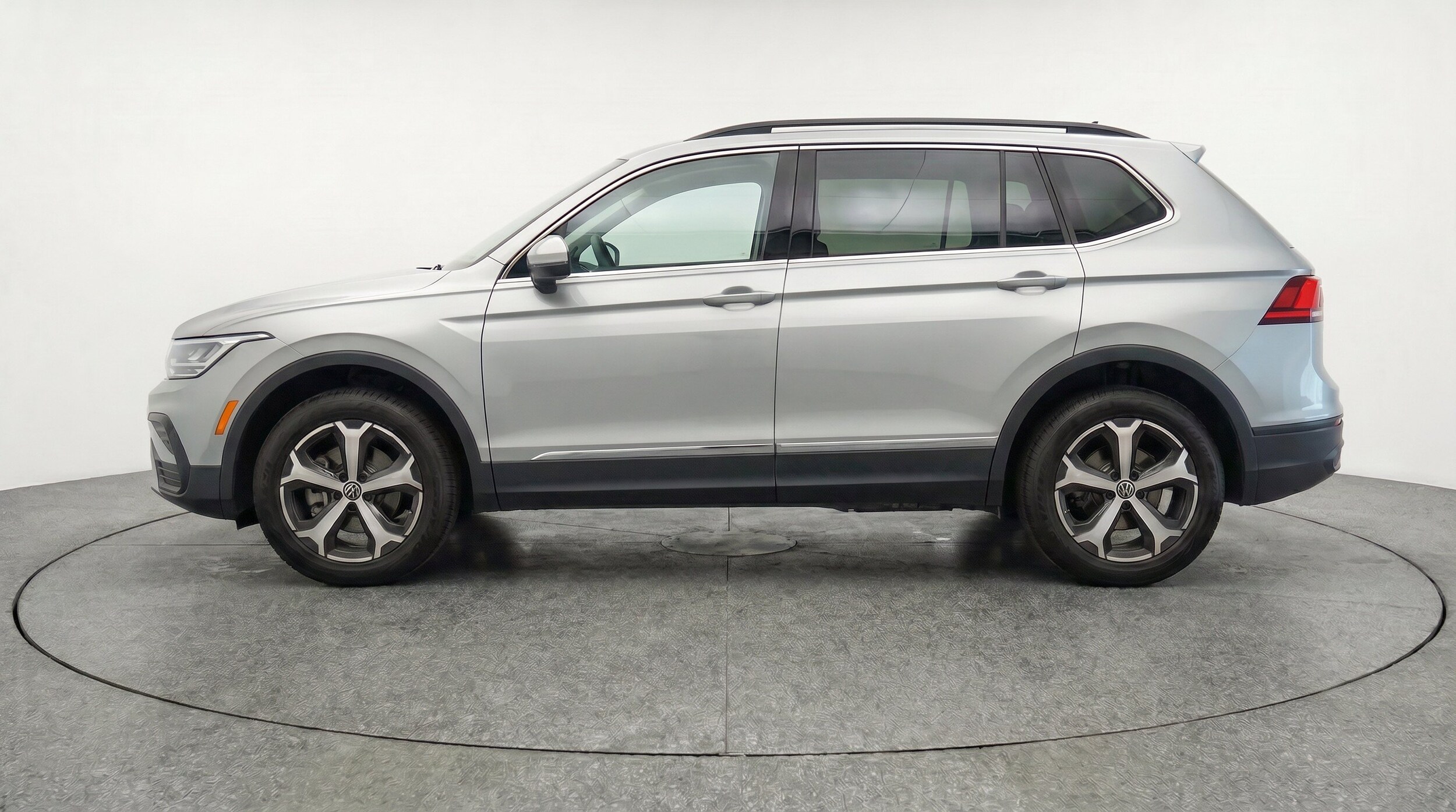 Thumbnail: 2026 Volkswagen Tiguan - 5
