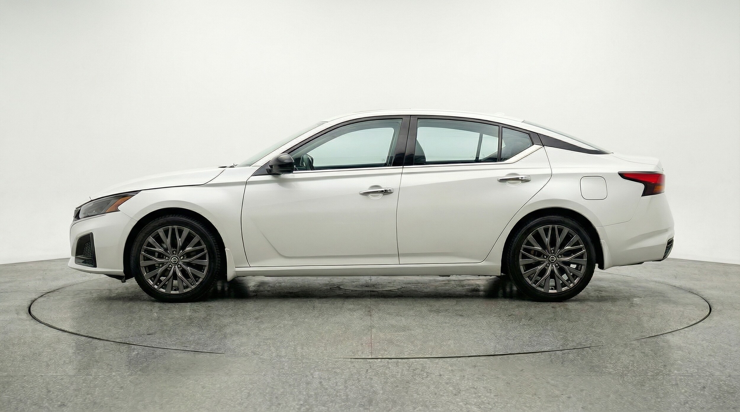 Thumbnail: 2025 Nissan Altima - 4