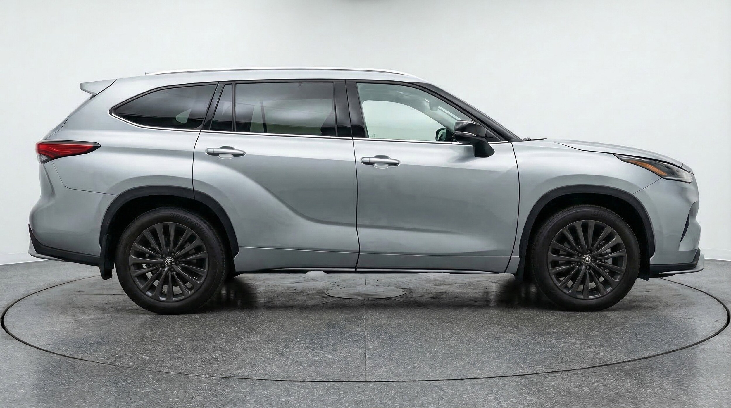 Thumbnail: 2025 Toyota Highlander - 11