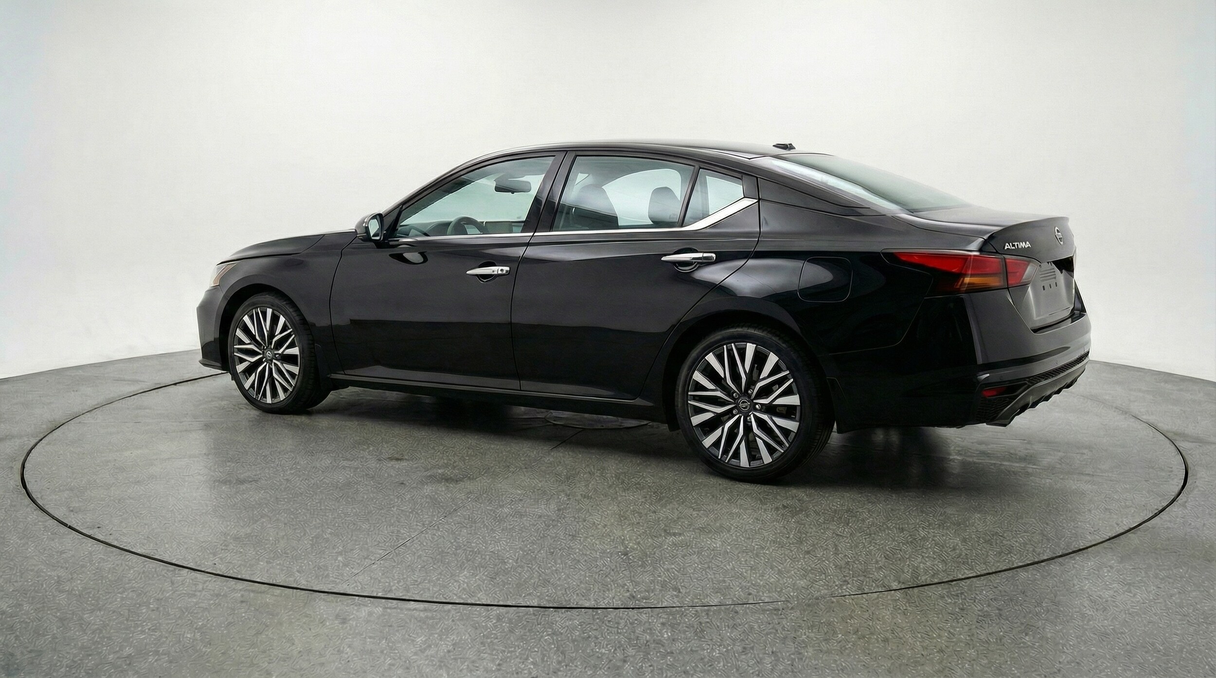 Thumbnail: 2025 Nissan Altima - 5