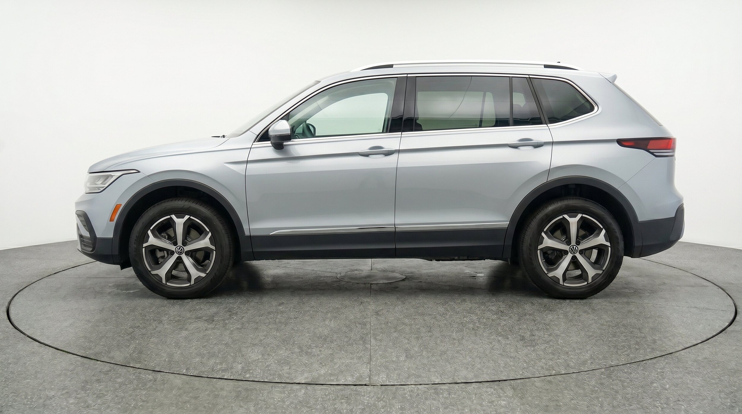 Thumbnail: 2026 Volkswagen Tiguan - 5