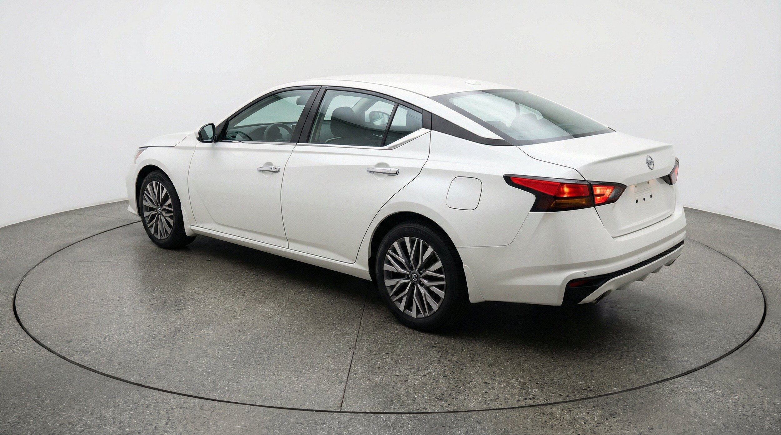Thumbnail: 2025 Nissan Altima - 9
