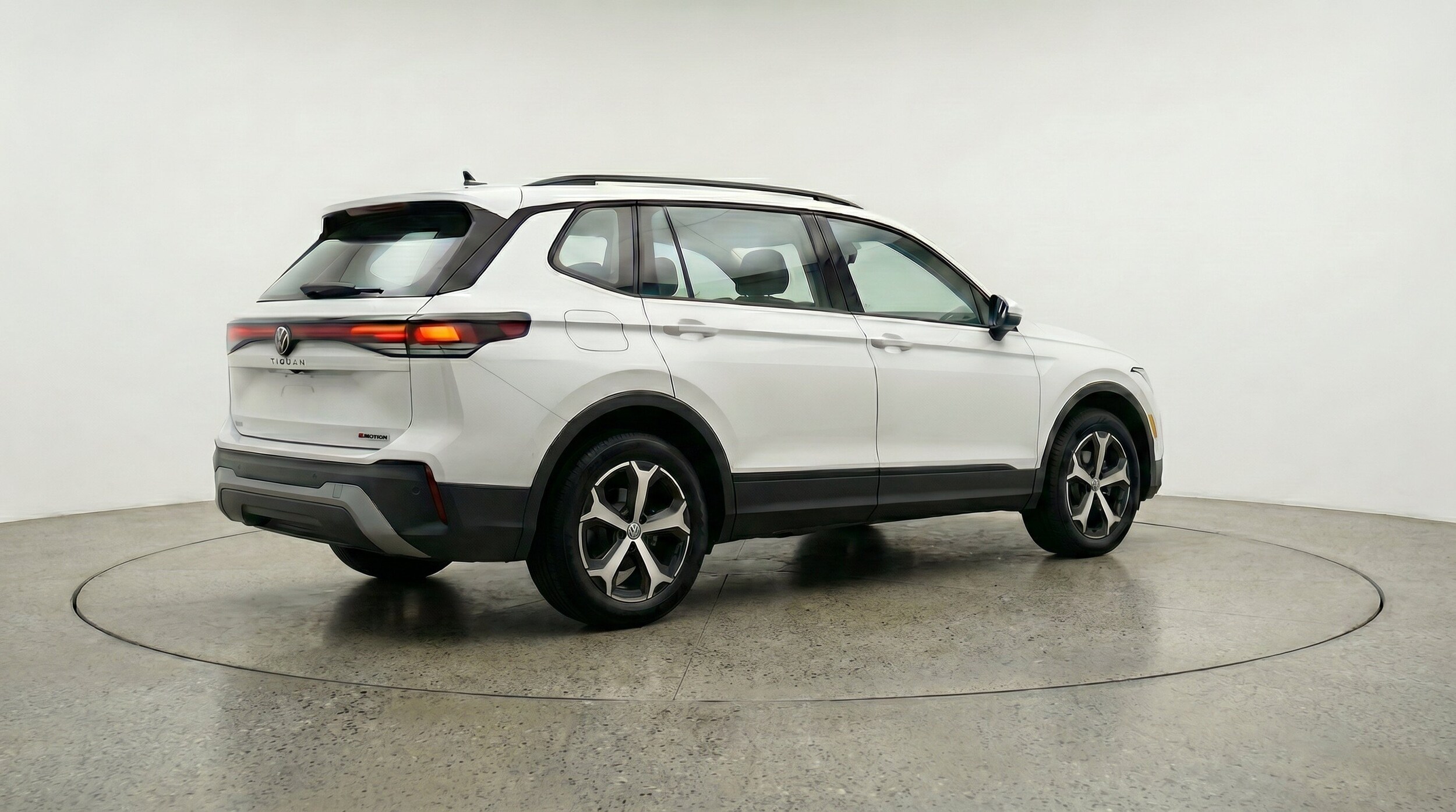 Thumbnail: 2026 Volkswagen Tiguan - 9