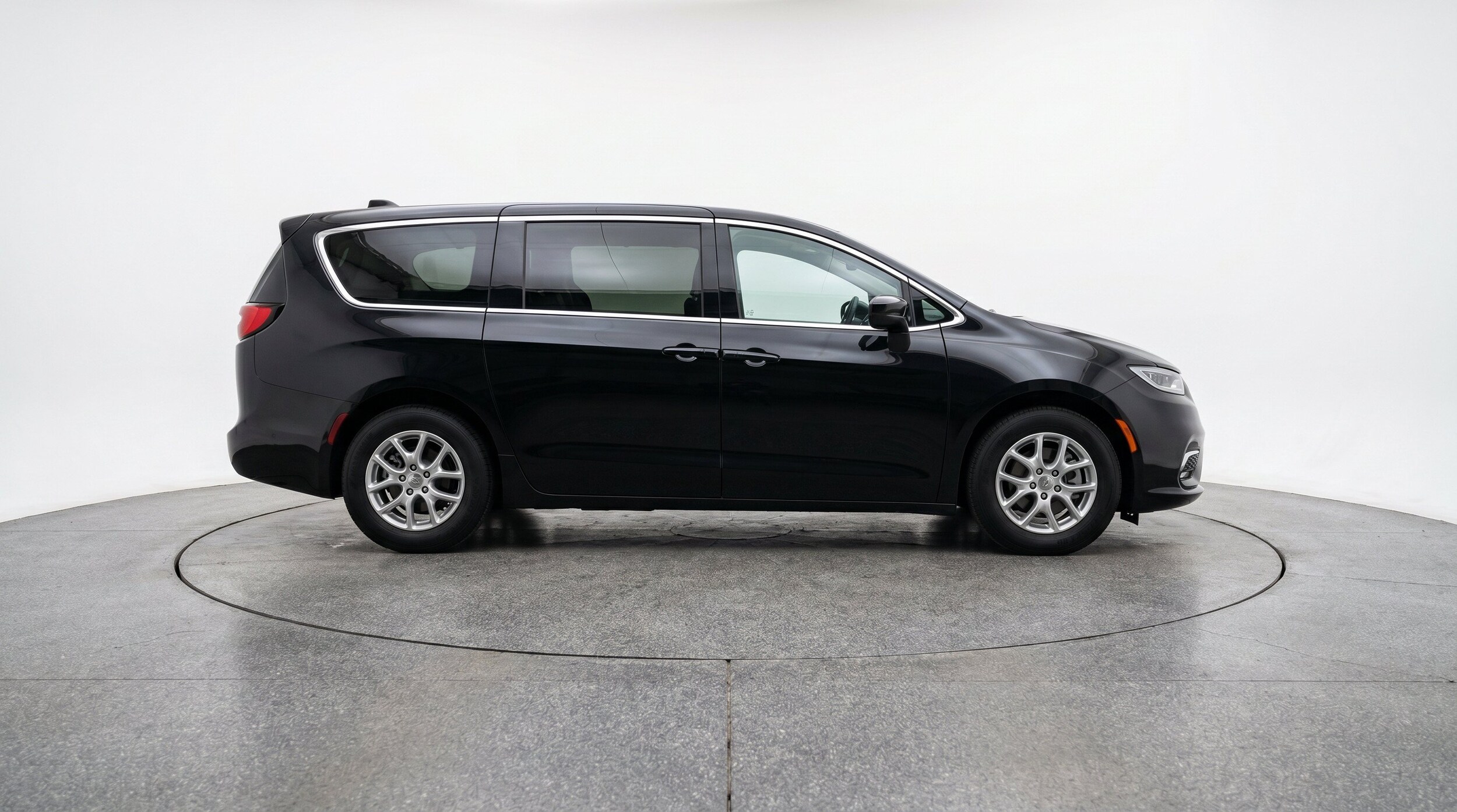 Thumbnail: 2024 Chrysler Voyager - 11