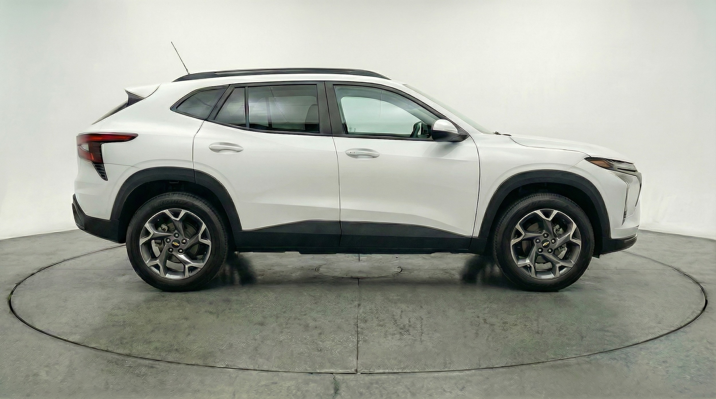 Thumbnail: 2025 Chevrolet Trax - 8