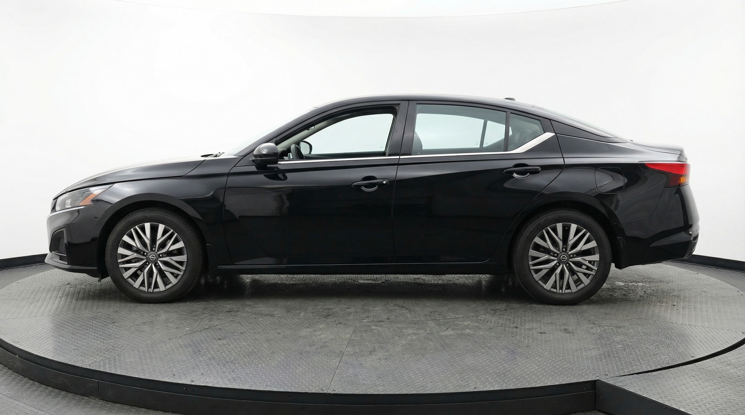 Thumbnail: 2025 Nissan Altima - 4