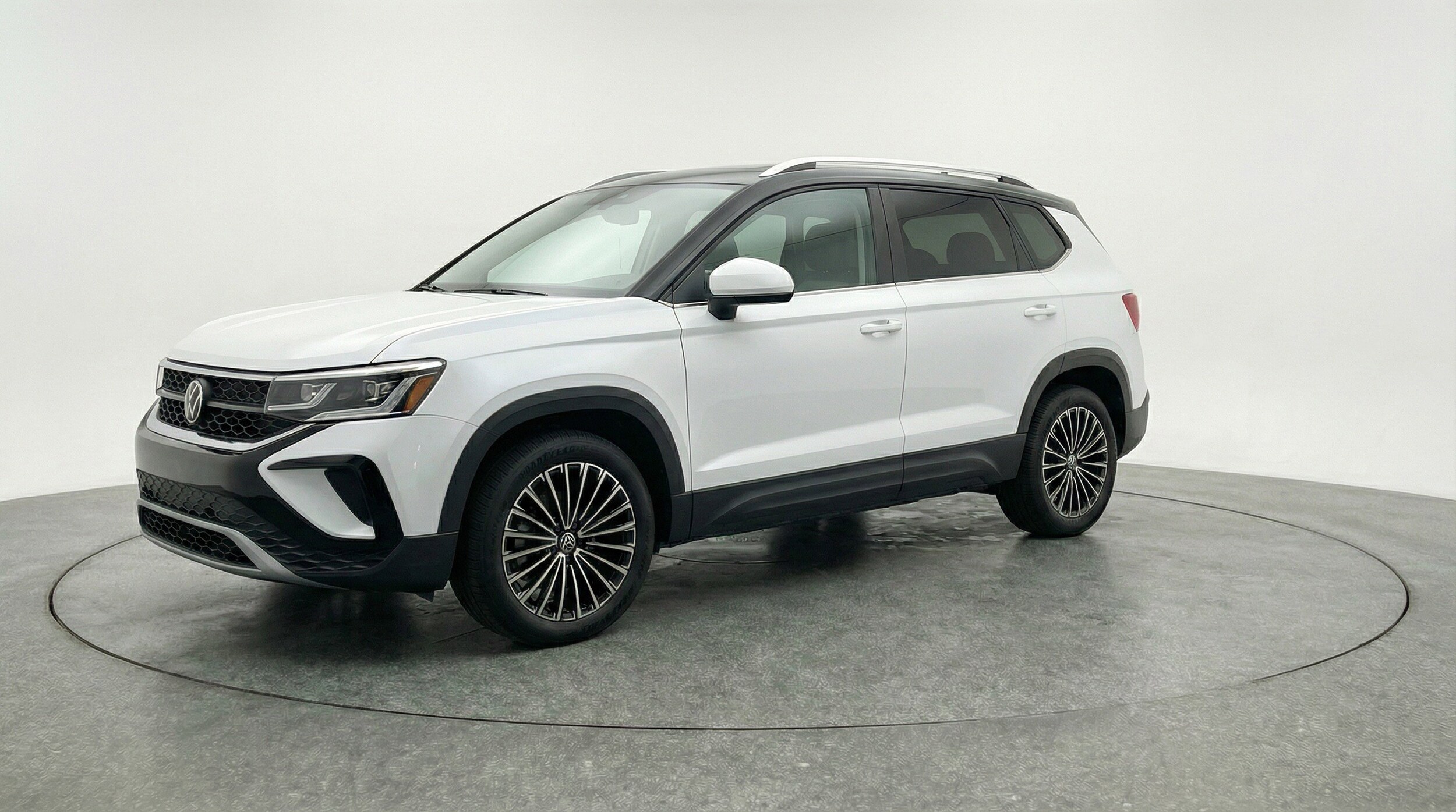 Thumbnail: 2025 Volkswagen Taos - 3