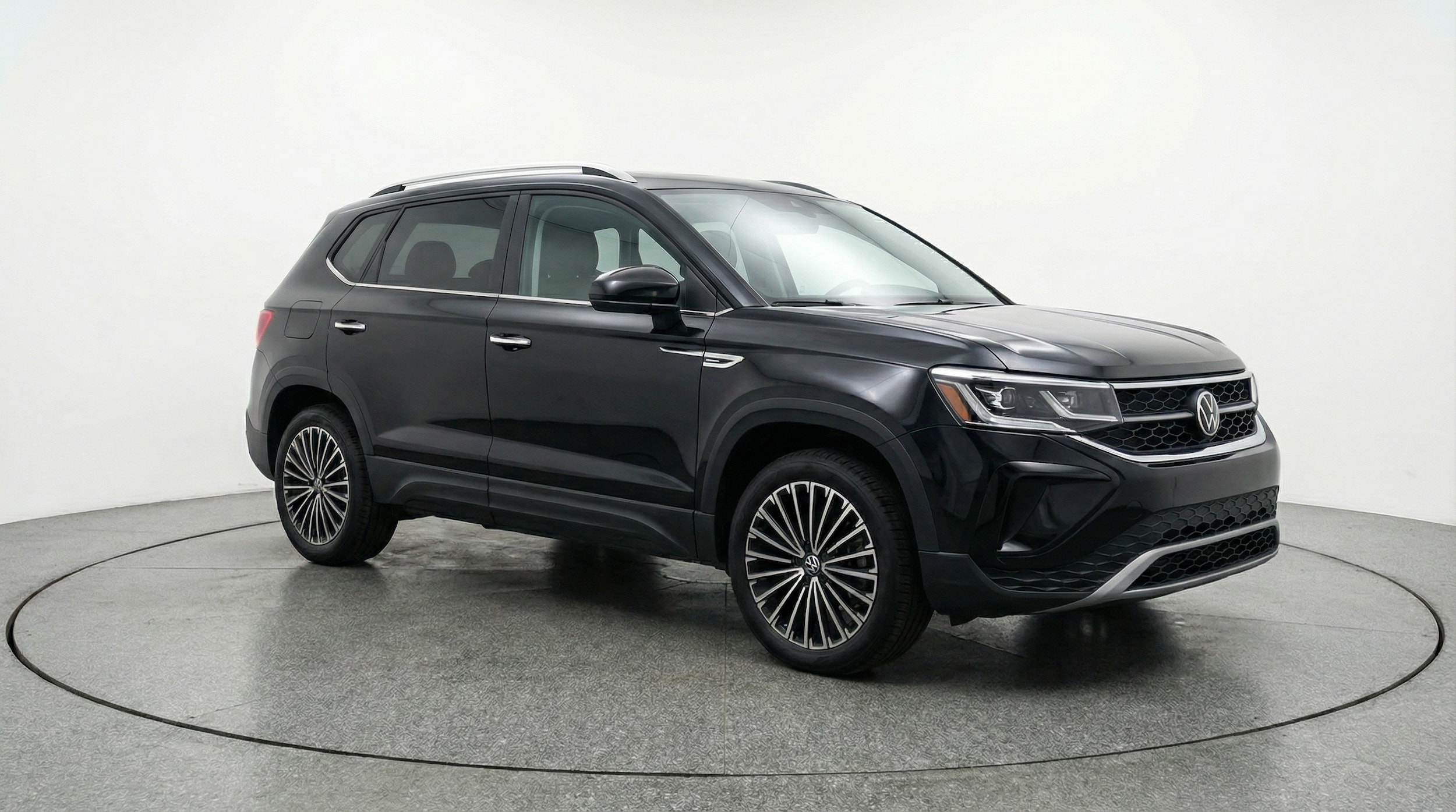 Thumbnail: 2025 Volkswagen Taos - 1