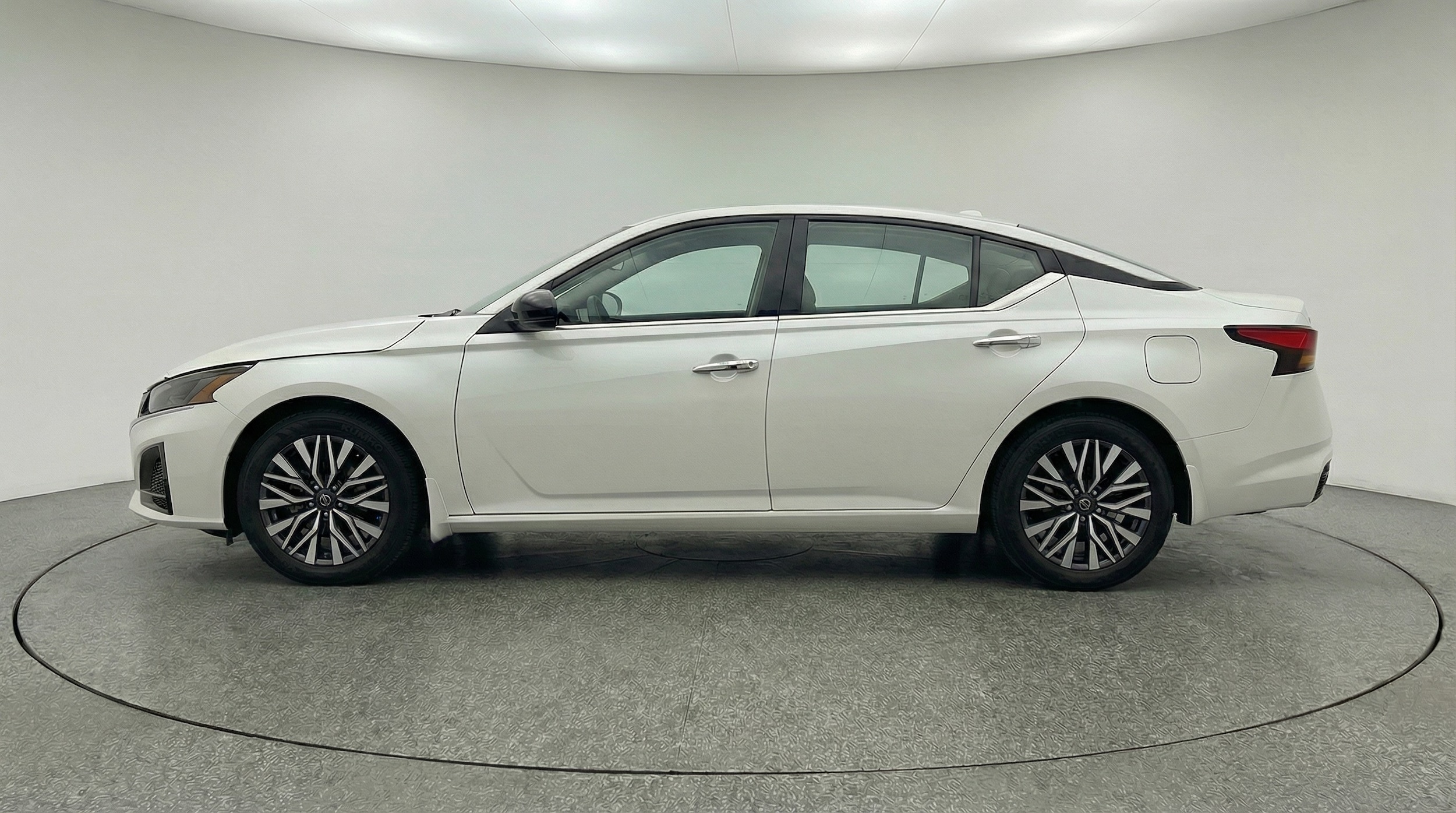 Thumbnail: 2025 Nissan Altima - 4