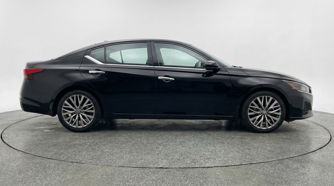 Thumbnail: 2025 Nissan Altima - 8