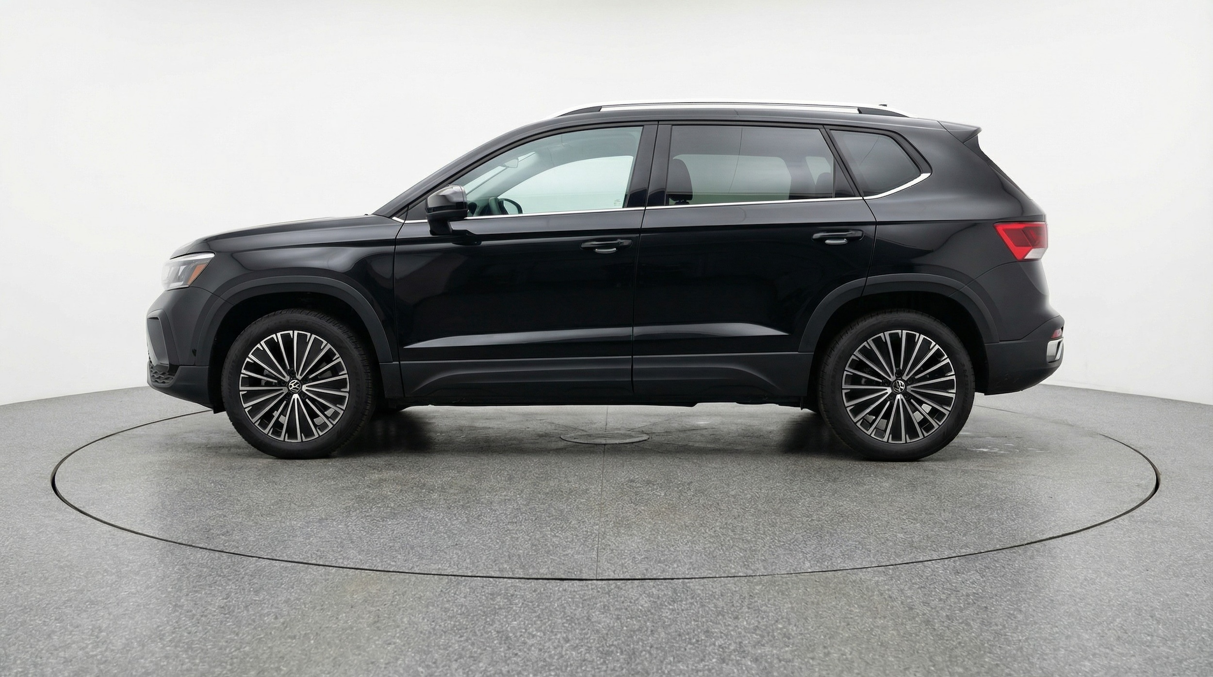 Thumbnail: 2025 Volkswagen Taos - 4