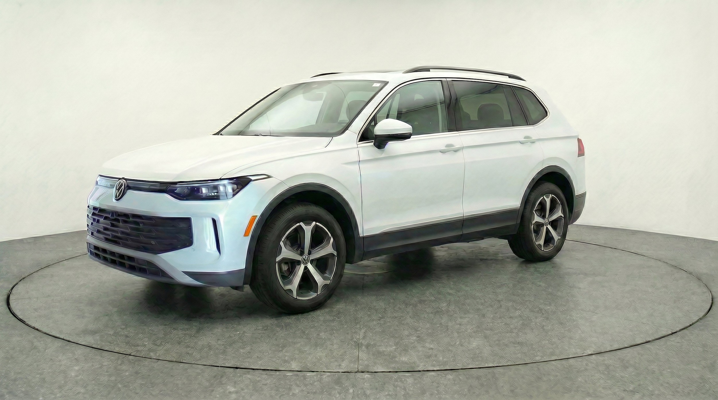 Thumbnail: 2026 Volkswagen Tiguan - 3