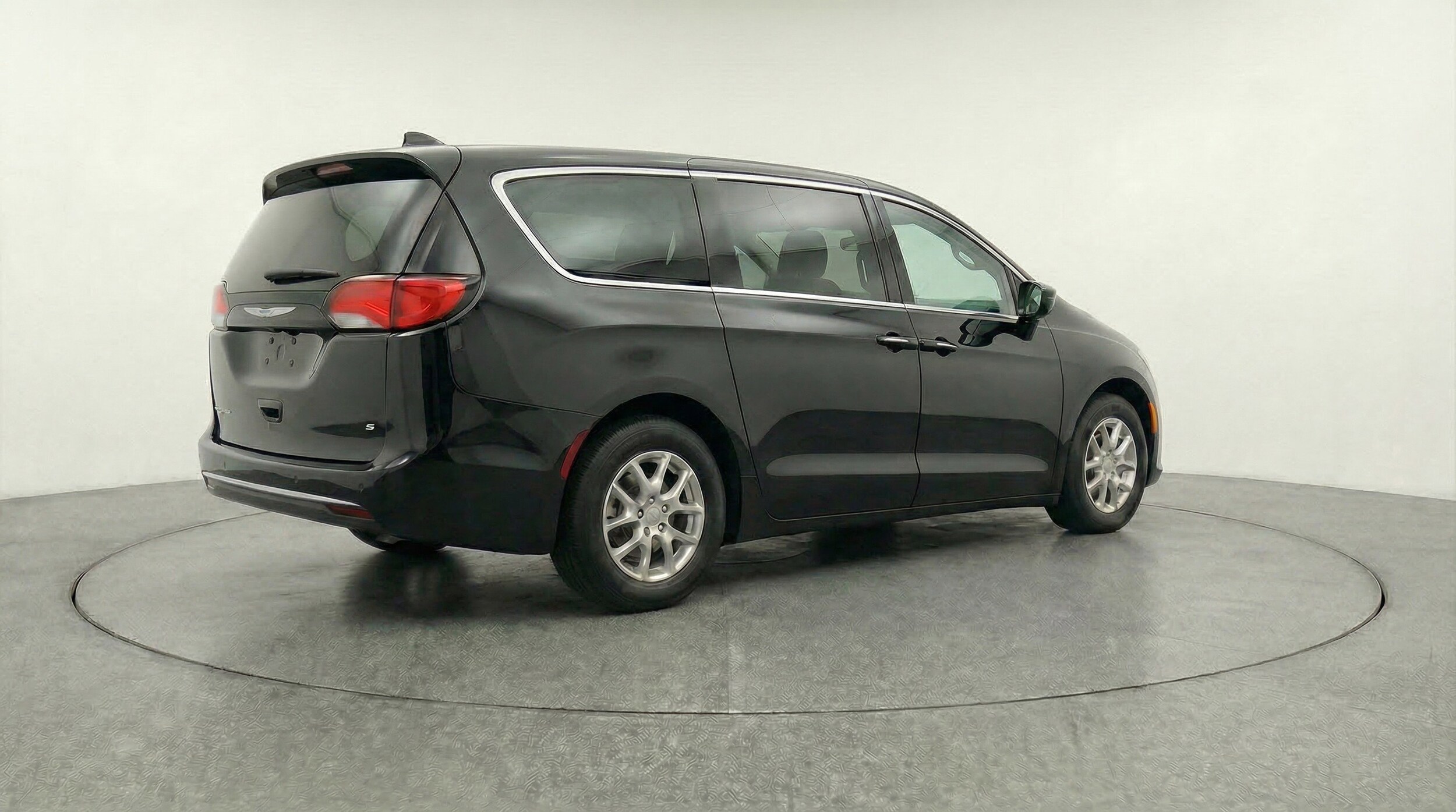 Thumbnail: 2024 Chrysler Voyager - 9