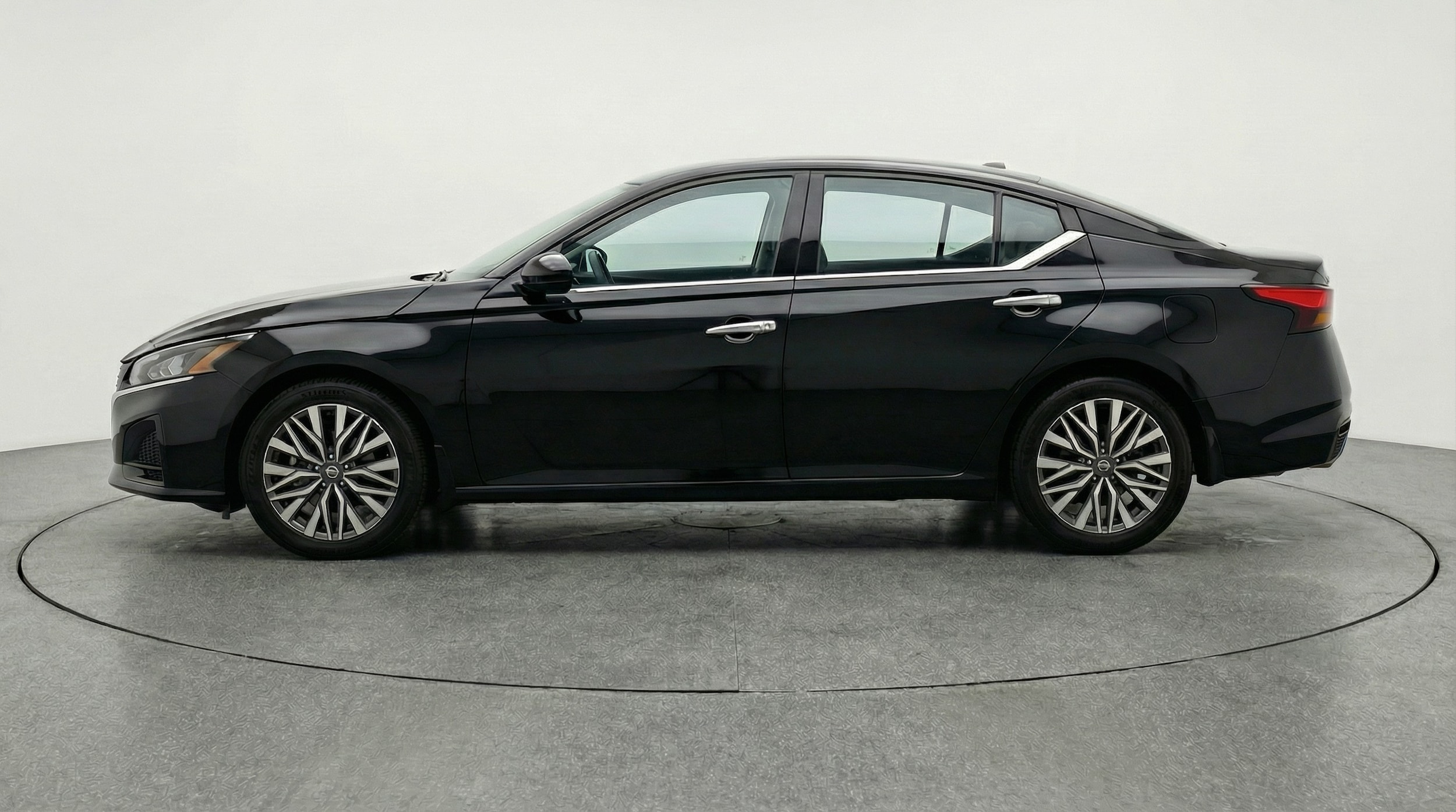 Thumbnail: 2025 Nissan Altima - 4