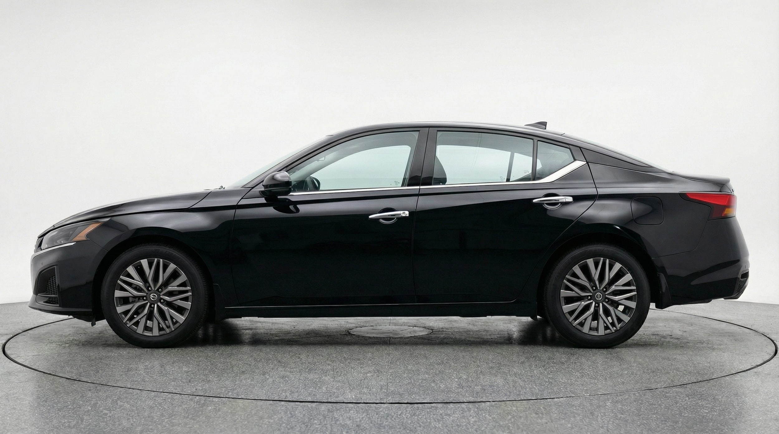 Thumbnail: 2025 Nissan Altima - 4