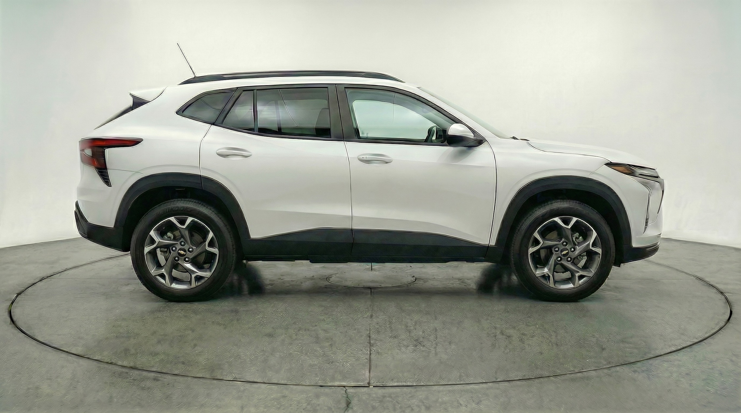 Thumbnail: 2025 Chevrolet Trax - 8