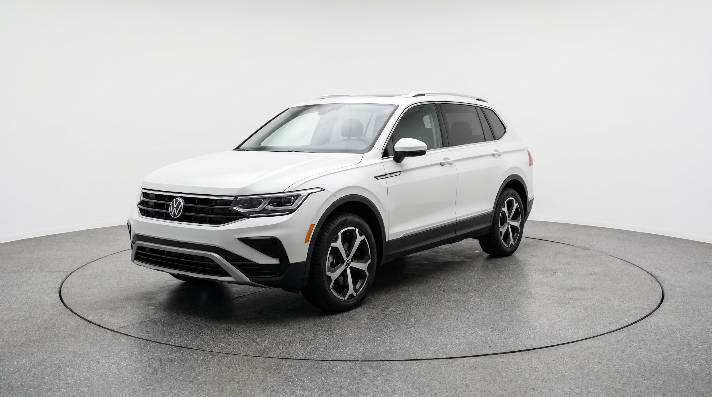 Thumbnail: 2026 Volkswagen Tiguan - 3