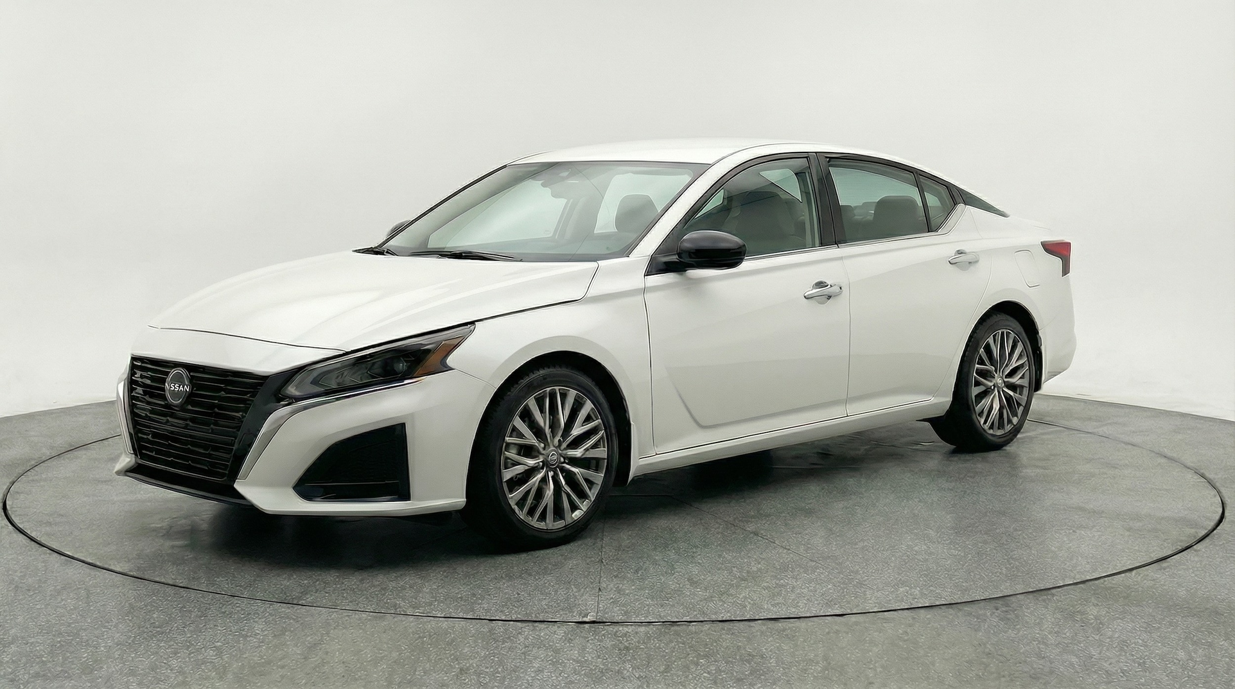 Thumbnail: 2025 Nissan Altima - 3