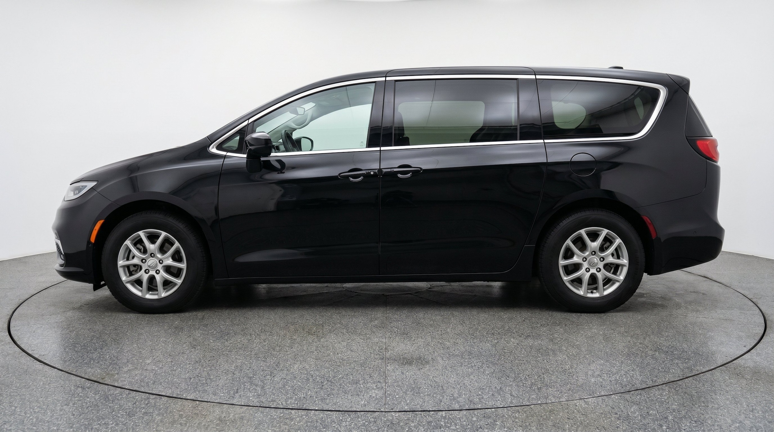 Thumbnail: 2024 Chrysler Voyager - 5