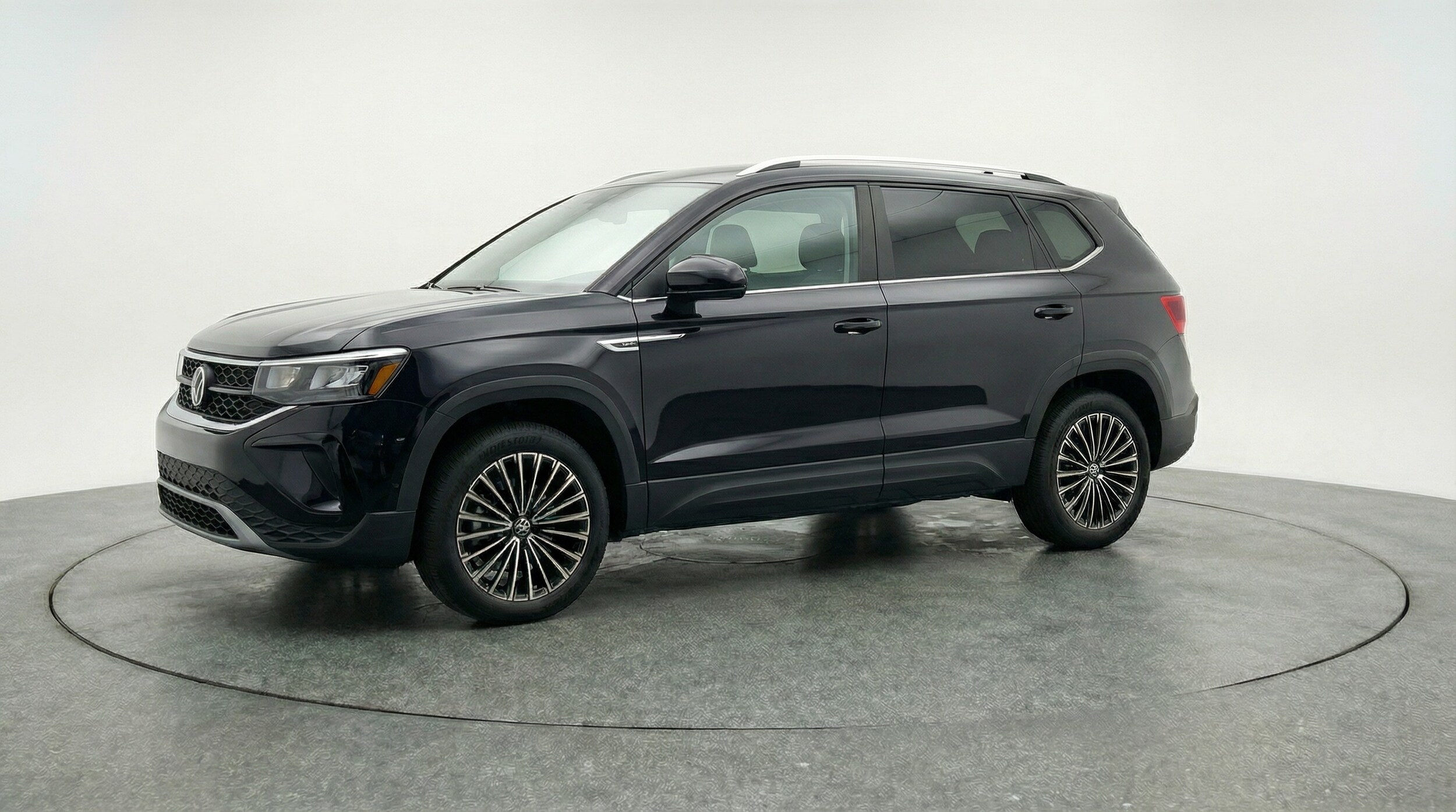 Thumbnail: 2025 Volkswagen Taos - 3