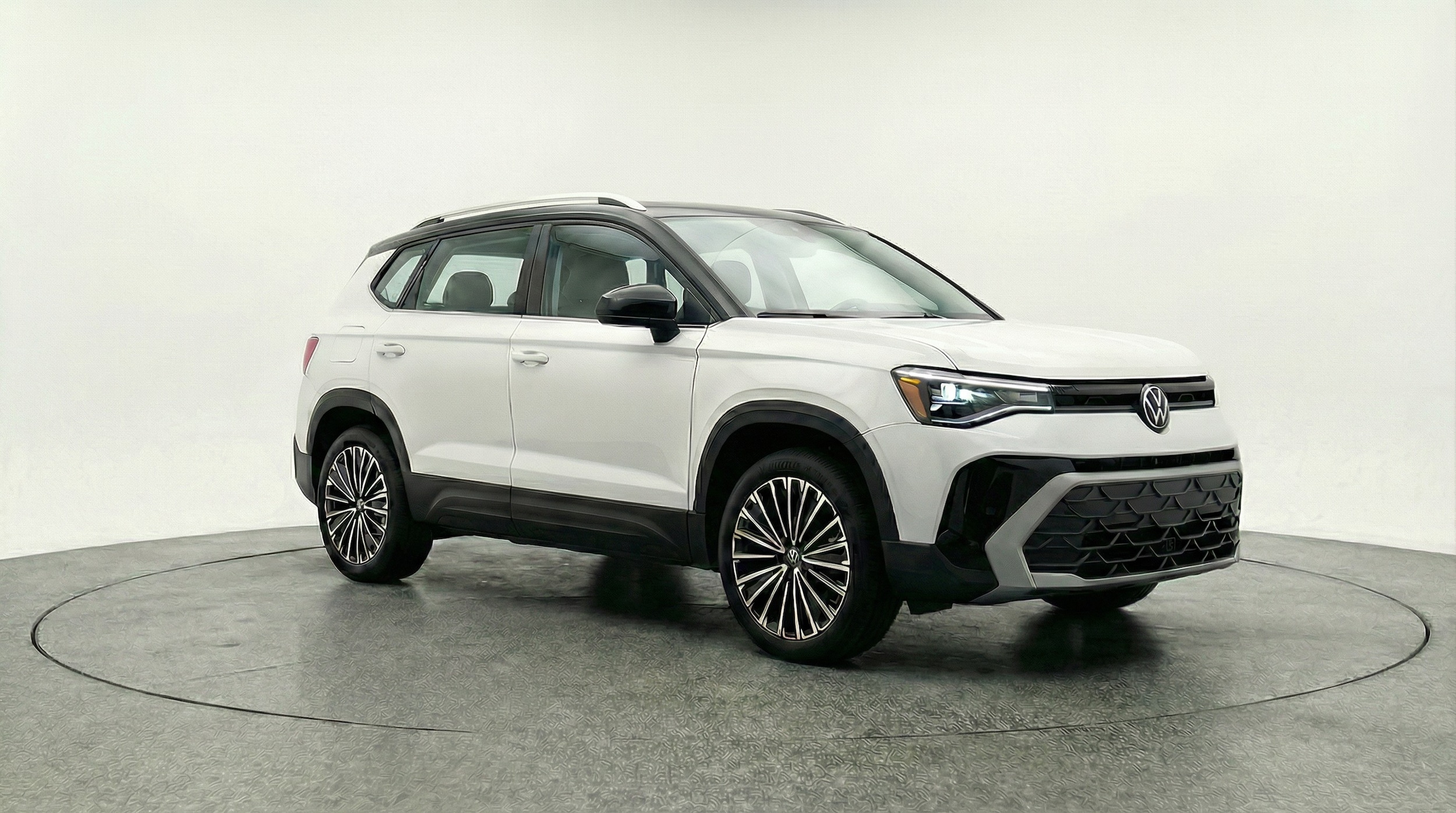 Thumbnail: 2025 Volkswagen Taos - 1