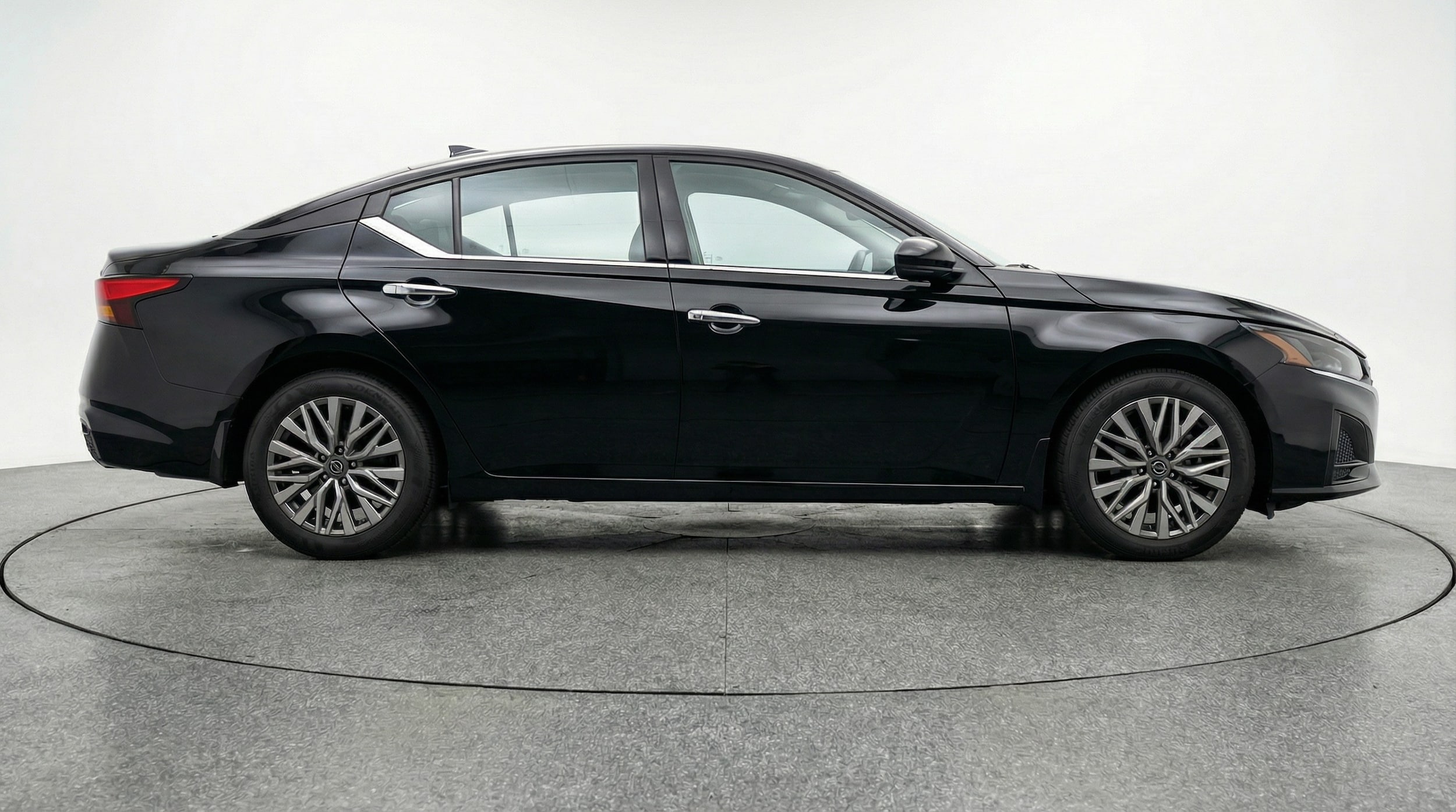 Thumbnail: 2025 Nissan Altima - 8