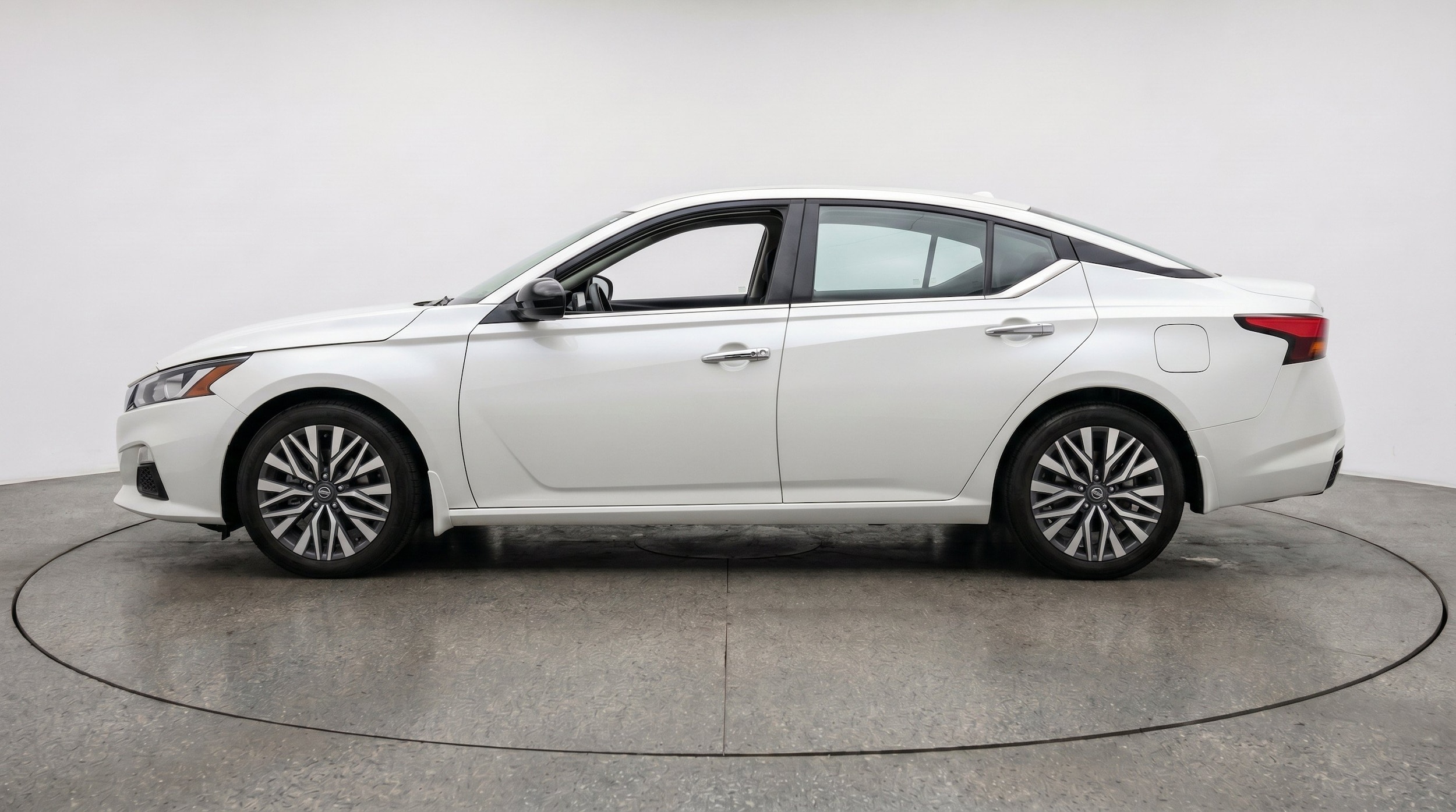 Thumbnail: 2025 Nissan Altima - 5