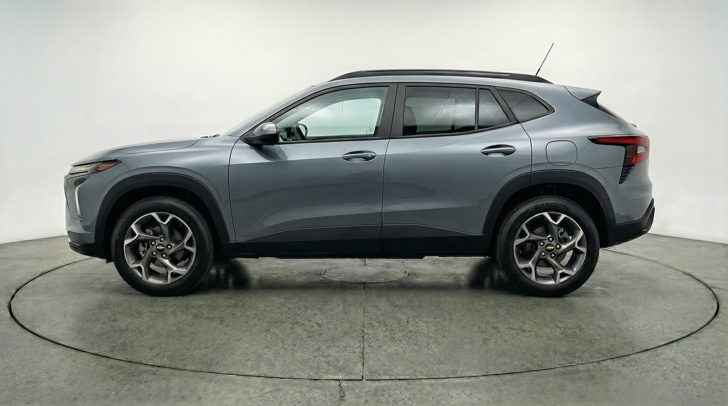 Thumbnail: 2025 Chevrolet Trax - 4