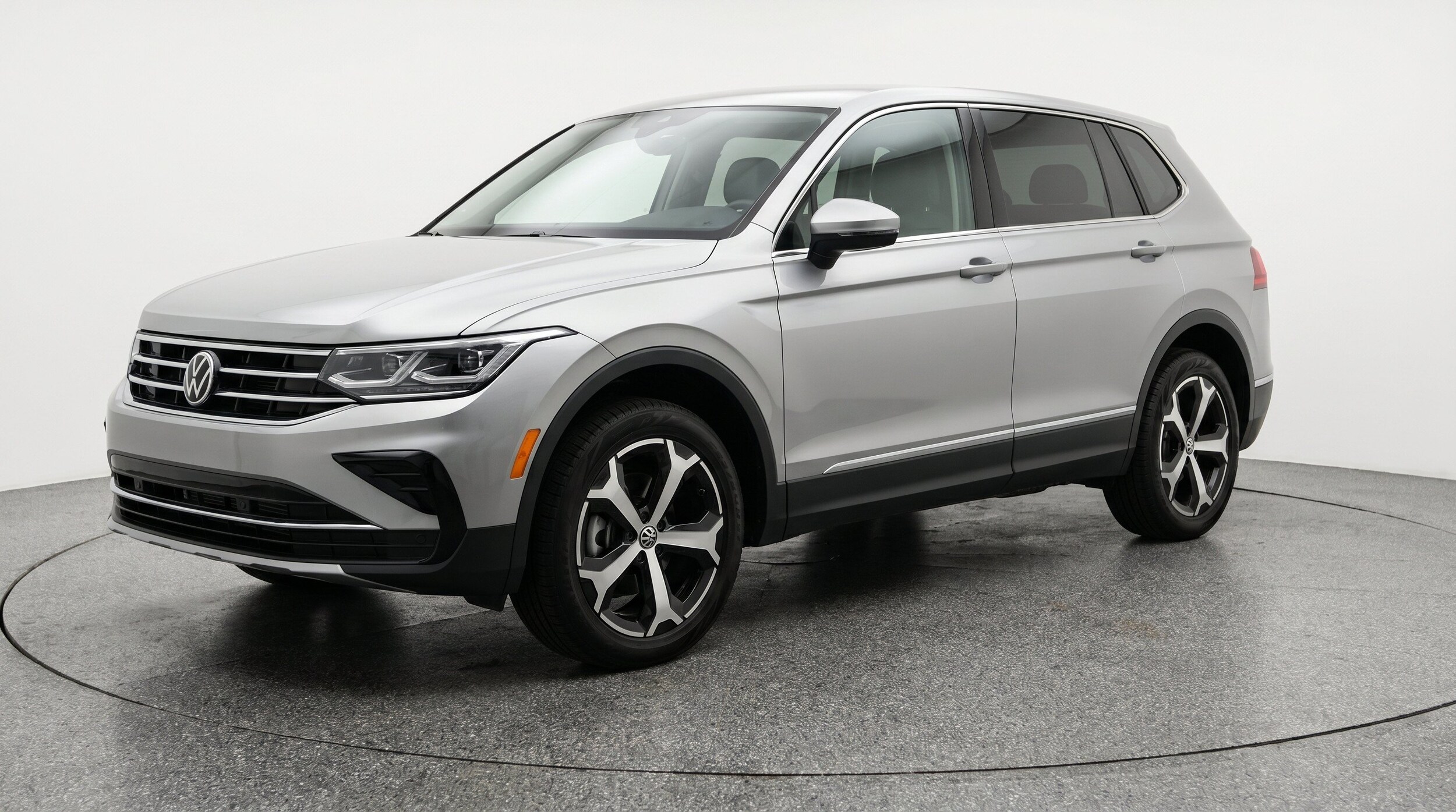 Thumbnail: 2026 Volkswagen Tiguan - 3