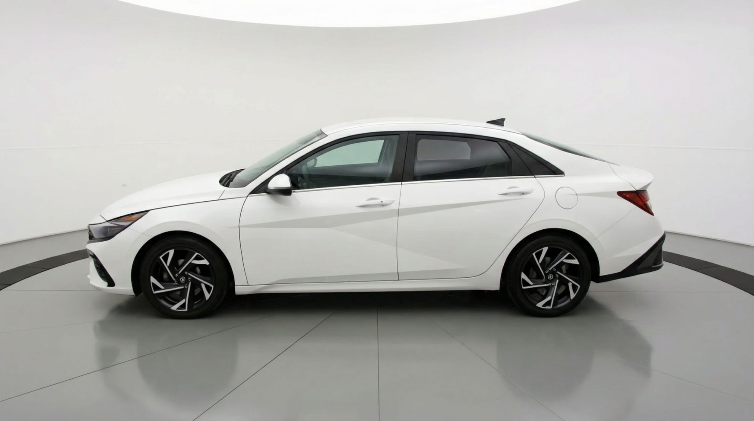 Thumbnail: 2025 Hyundai Elantra - 4