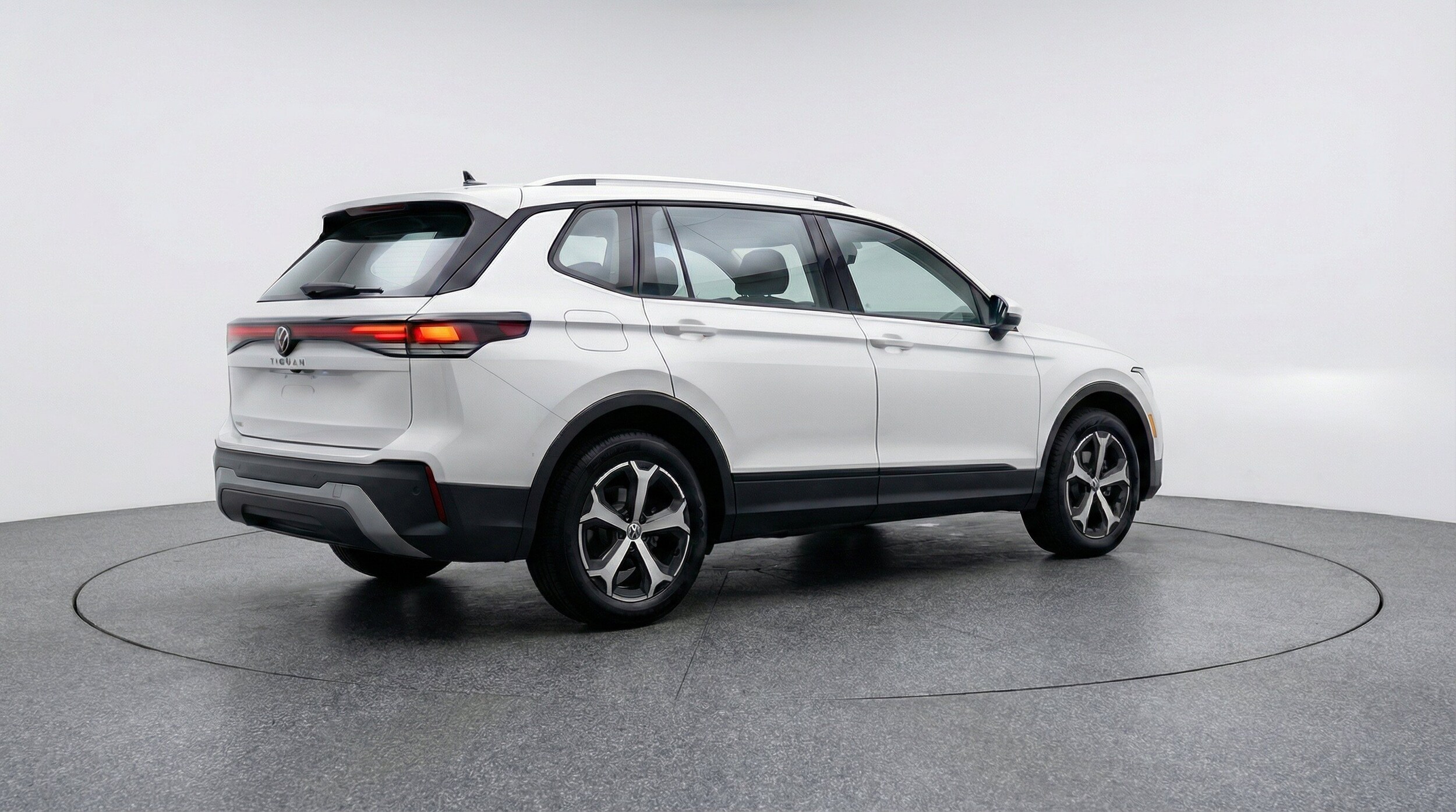 Thumbnail: 2026 Volkswagen Tiguan - 9
