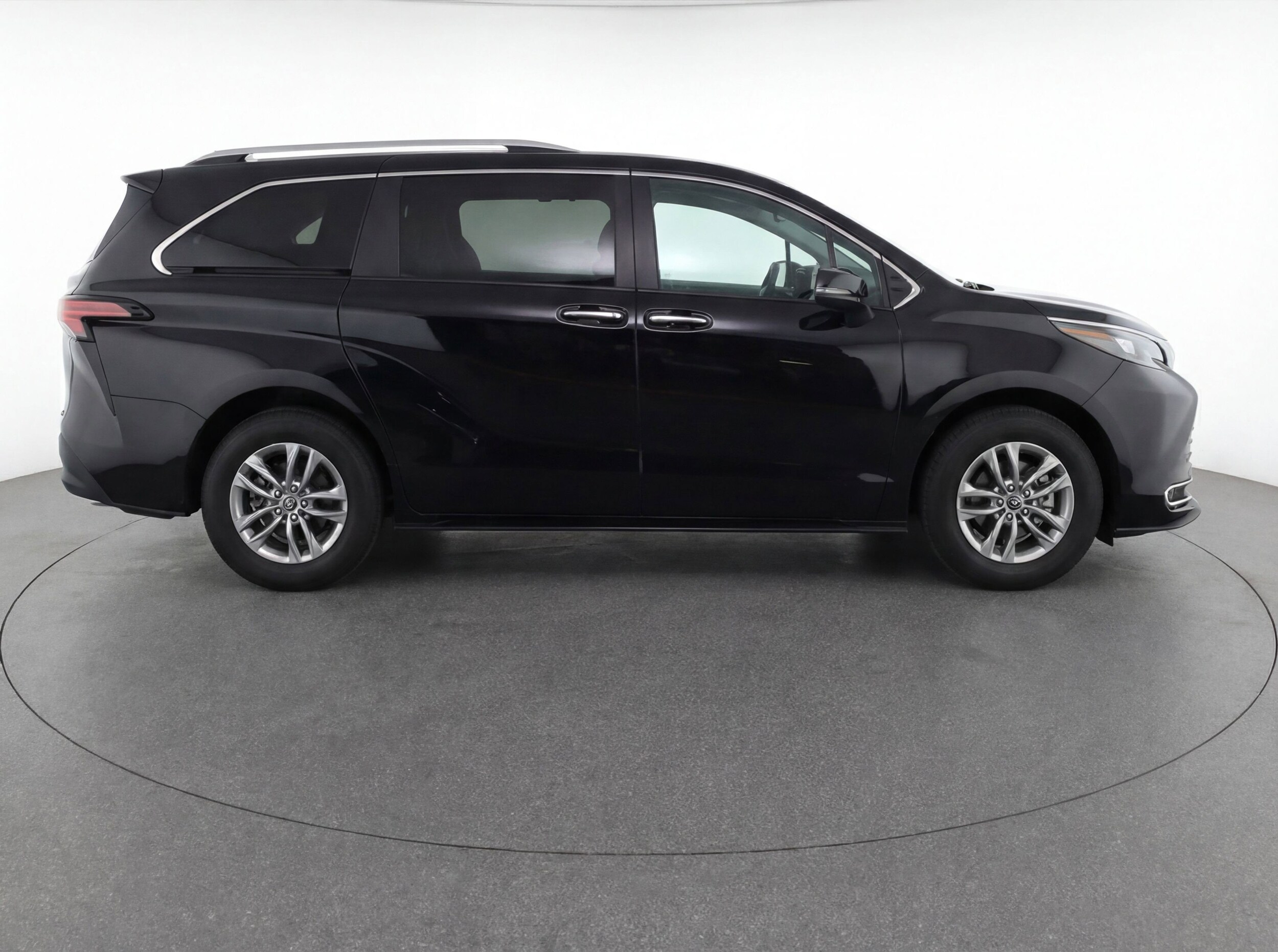 Thumbnail: 2024 Toyota Sienna - 11